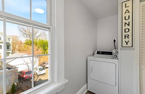 East Rock House | Cozy Gem in Heart of East Rock |King Bed| Near DT and Yale | Free Parking