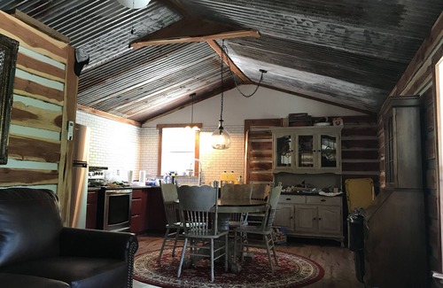 Grand Saline Cabin | Cozy get-away in the woods with private fishing pond