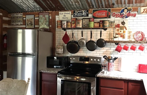 Grand Saline Cabin | Cozy get-away in the woods with private fishing pond