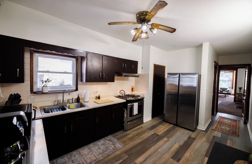 Chicago Apartment | Cozy Getaway Chicago Oasis in PortagePark 5 BD/3BR