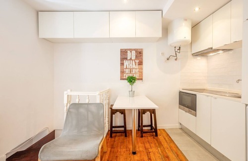 Santo Estevao Apartment | Cozy Getaway in Alfama by LovelyStay