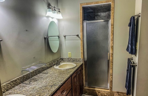 Van Buren House | Cozy getaway in the heart of town!