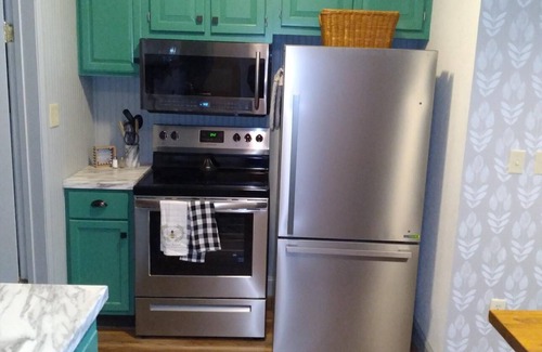 Lincoln Apartment | Cozy Getaway in the heart of Lincoln!