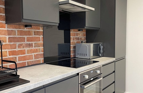 Trafford Apartment | Cozy Getaway Minutes From Old Trafford, Trafford Centre & Other top Attractions!