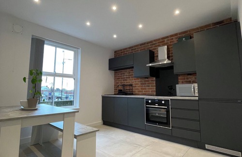 Trafford Apartment | Cozy Getaway Minutes From Old Trafford, Trafford Centre & Other top Attractions!