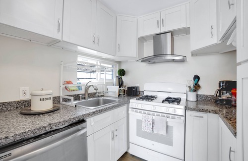 Downey House | Cozy Getaway near Disney/Knott’s and Beachesn