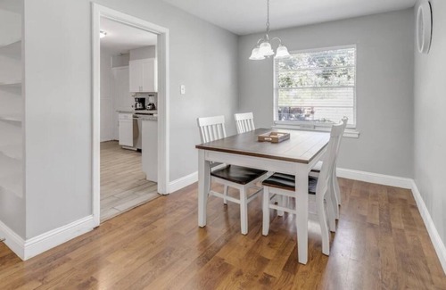 Dallas House | Cozy Getaway Near the Heart of Uptown!