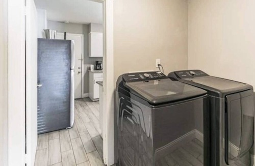 Dallas House | Cozy Getaway Near the Heart of Uptown!