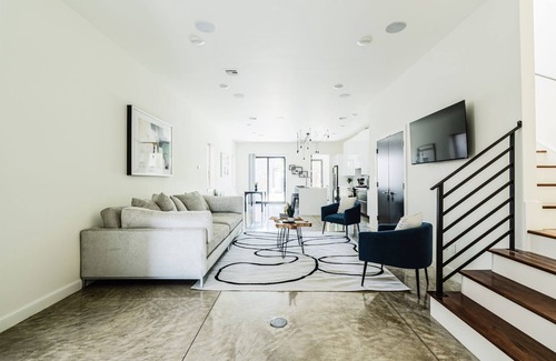 Midtown House | Cozy Getaway Perfect for 10 Prime Location NW6