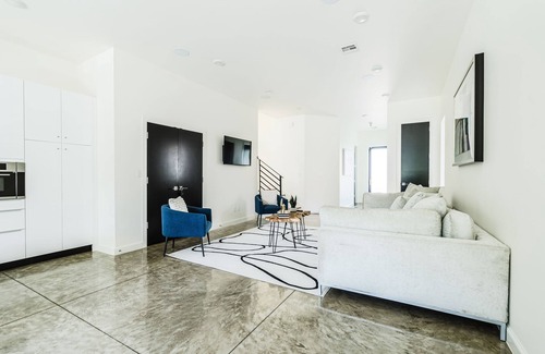 Midtown House | Cozy Getaway Perfect for 10 Prime Location NW6