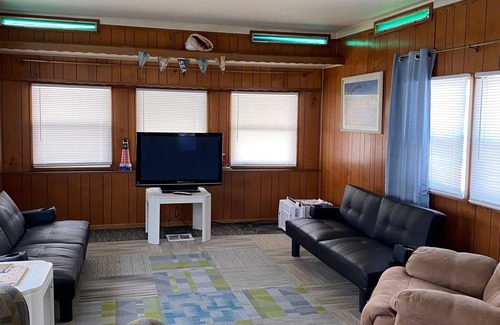 Port Clinton House | Cozy Getaway Sleeper
