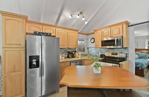 Babson Park House | Cozy Getaway with a Wrap-Around Deck, Gym, Pac-Man, and more!