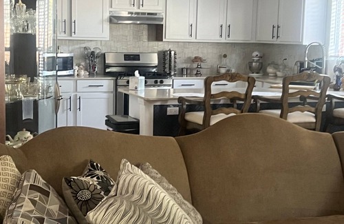 Parkway House | cozy getaway with hot tub, sits on a relaxing patio, close freeway access