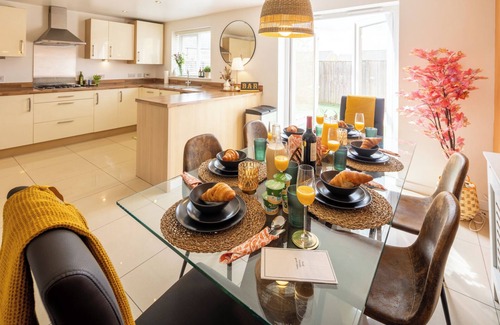 Patchway House | Cozy Glam 4 Bed Garden House Patchway Sleep 7