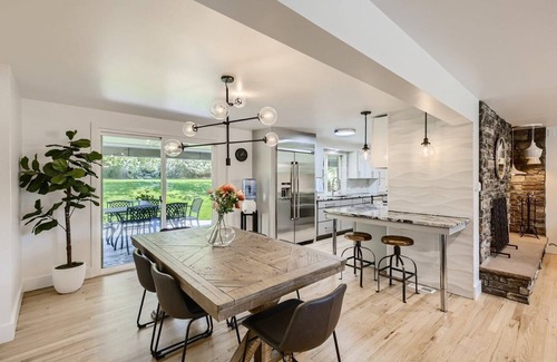 Applewood West House | Cozy Golden Estate