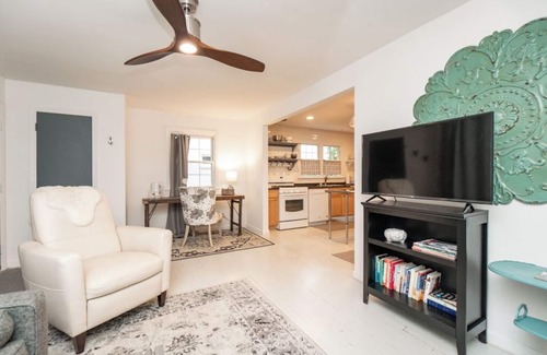 Old Irving Park House | Cozy golden gate cutie