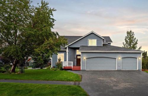 Rabbit Creek House | Cozy Golden View 4 bedroom home