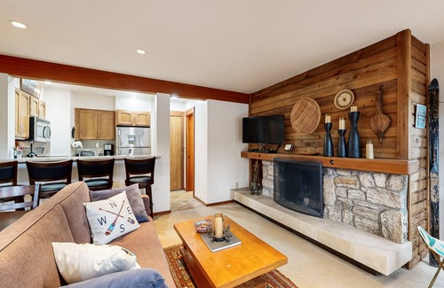Tahoe Woods Apartment | Cozy Granlibakken ski in/out studio condo with streaming & on-site amenities