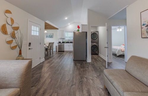 Dalton Apartment | Cozy Gray House - Spacious , Safe & Perfect for Families.
