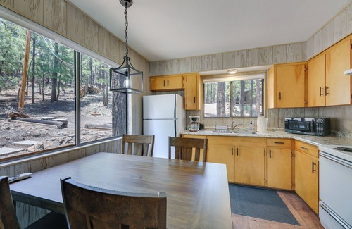 Greer Cabin | Cozy Greer Hideaway - Walk to the Colorado River!