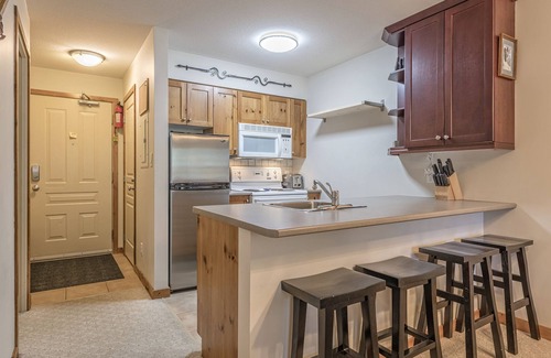 Silver Star Mountain Condo | Cozy ground floor Creekside Condo - pet friendly, gas fireplace, close to trails