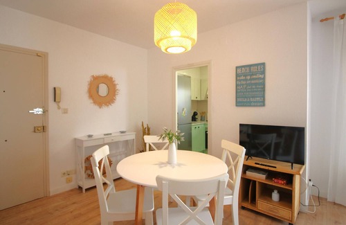 Llanca Apartment | Cozy Ground Floor Apartment with Garden, 150m from Cap Ras Beaches