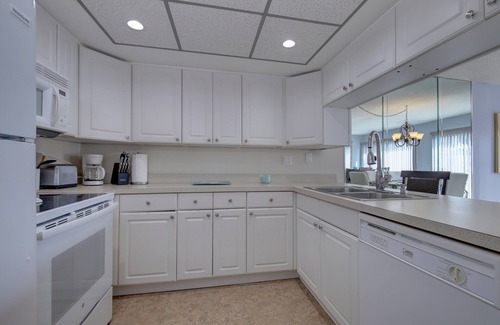 Bay Esplanade Condo | Cozy Ground Floor Pool Access 2BR/2B