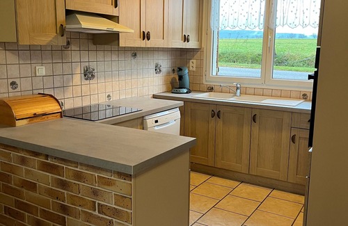 Fontenoy-le-Chateau Cottage | Cozy Ground-Level Cottage with Terrace, Near Thermal Baths and Marina, Sleeps 4