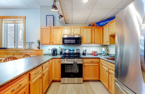 Carrabassett Valley Apartment | Cozy, ground-floor duplex retreat with direct shuttle service to Sugarloaf