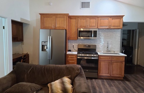 Upland House | Cozy Guest Home, Ideally Located, Driveway Parking