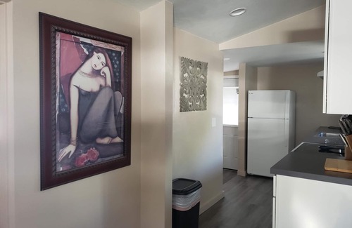 Blenman-Elm House | Cozy Guest House, 1BR, AC, Pets OK, Enclosed yard, New remodel