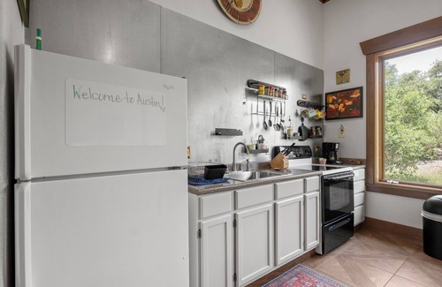 Austin House | Cozy Guest House on Fitzhugh Rd in the Hill Country, 14 miles to downtown Austin