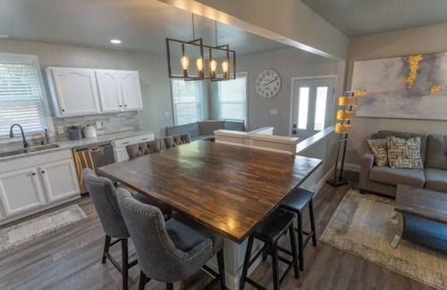 Dubuque House | Cozy Guest House Welcomes You