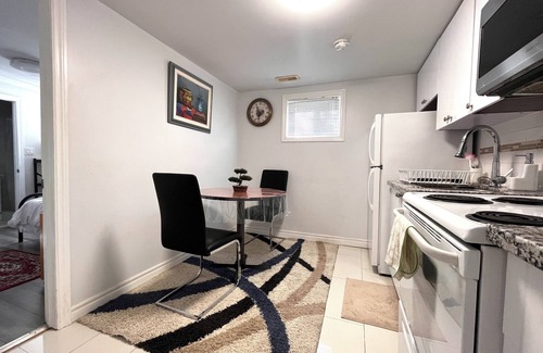 Black Creek House | Cozy Guest Suit Basement Fully Private with Parking