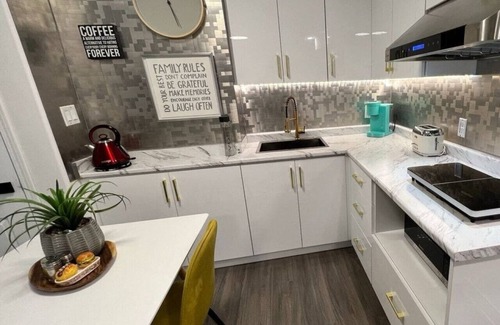 Cooksville House | Cozy Guest Suit in Mississauga