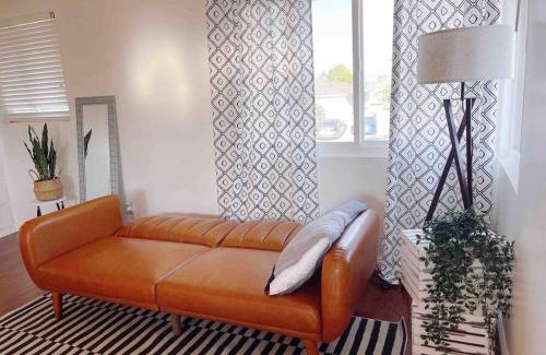 Midway City House | Cozy Guesthouse in Central OC