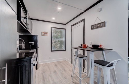 Middletown Cottage | Cozy Haven: A Romantic Retreat in our Tiny House!