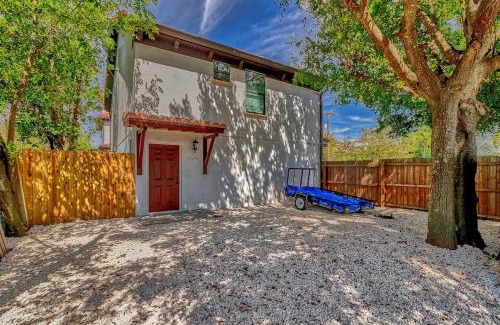 Tampa House | Cozy Haven Attached to Million Home - South Tampa
