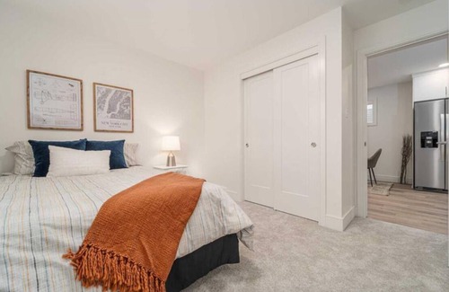 Lethbridge House | Cozy Haven!Close to Coalbanks School & Park & 5 mins drive to Uni of Lethbridge
