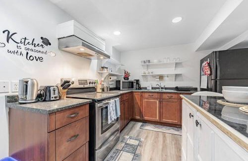 Whitby Apartment | Cozy Haven Retreat 2Bed Basement