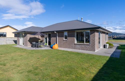 Te Anau House | Cozy Haven - Te Anau Holiday Home