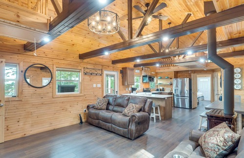 Hemphill Cabin | Cozy Hemphill Cabin w/Lake Views & Deck!