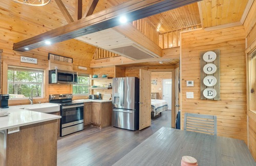 Hemphill Cabin | Cozy Hemphill Cabin w/Lake Views & Deck!