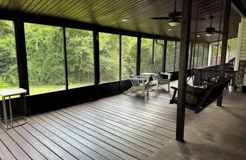 North Northwest Pensacola House | Cozy Hencye 3 – Near UWF, HospitalandPensacola Beach