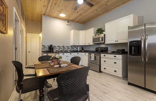 Marion House | Cozy Hideaway minutes from the Lake of Egypt