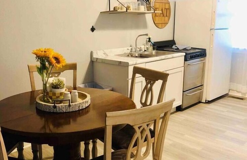 Deadwood Apartment | Cozy hideaway on Main, Farmhouse Unit