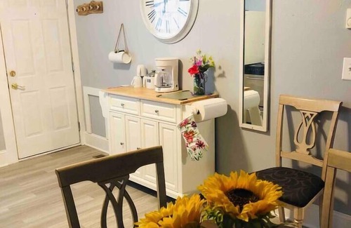 Deadwood Apartment | Cozy hideaway on Main, Farmhouse Unit