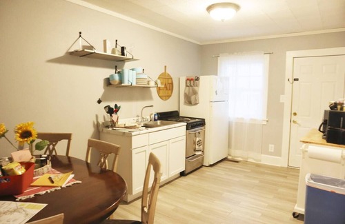Deadwood Apartment | Cozy hideaway on Main, Farmhouse Unit