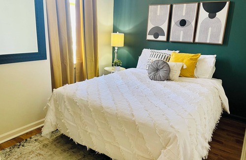 Downtown Memphis Apartment | Cozy Highrise 2 br Apt - Downtown Memphis!