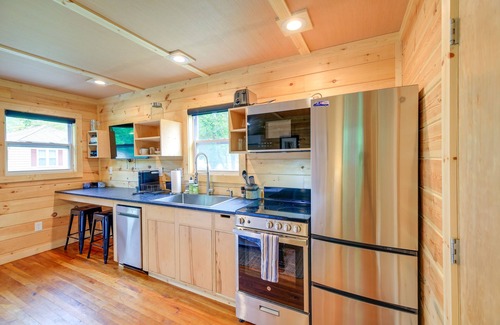 Damascus Apartment | Cozy Hiker's Hideaway: Steps From Creeper Trail!